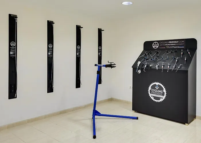 Garden - Adults Only Готель Кала-Мільор