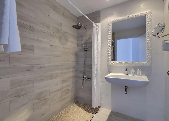 Готель Garden - Adults Only